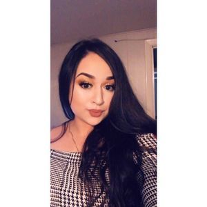 Meet your Posher, Alejandra